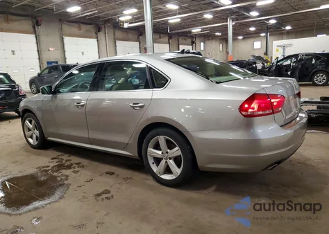 2013 Volkswagen Passat Se z USA, uszkodzony, nr VIN 1VWBP7A30DC062294